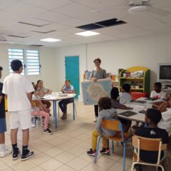 Rencontre inter-degrés : des élèves de 4e informent les CM2 sur les risques volcaniques