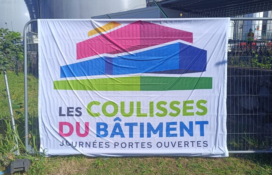 Des 3èmes aux coulisses du bâtiment.