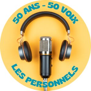 Logo sur fond jaune avec casque et micro au centre. En haut le titre 50 ans-50 voix , en bas le sous-titre : les personnels