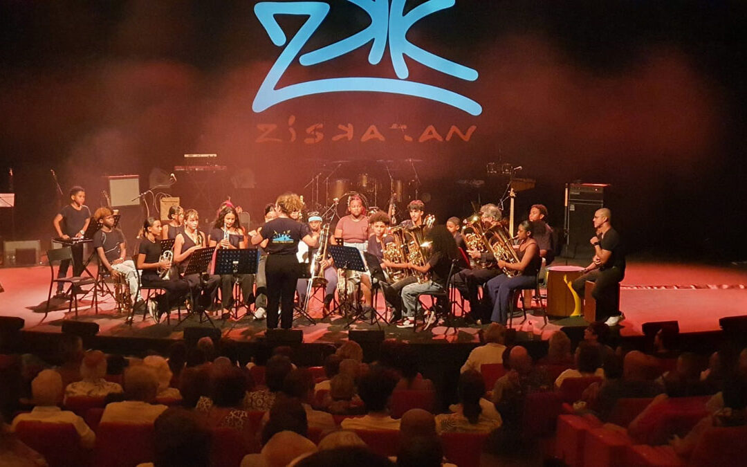 L’orchestre du collège joue dans la cour des grands !