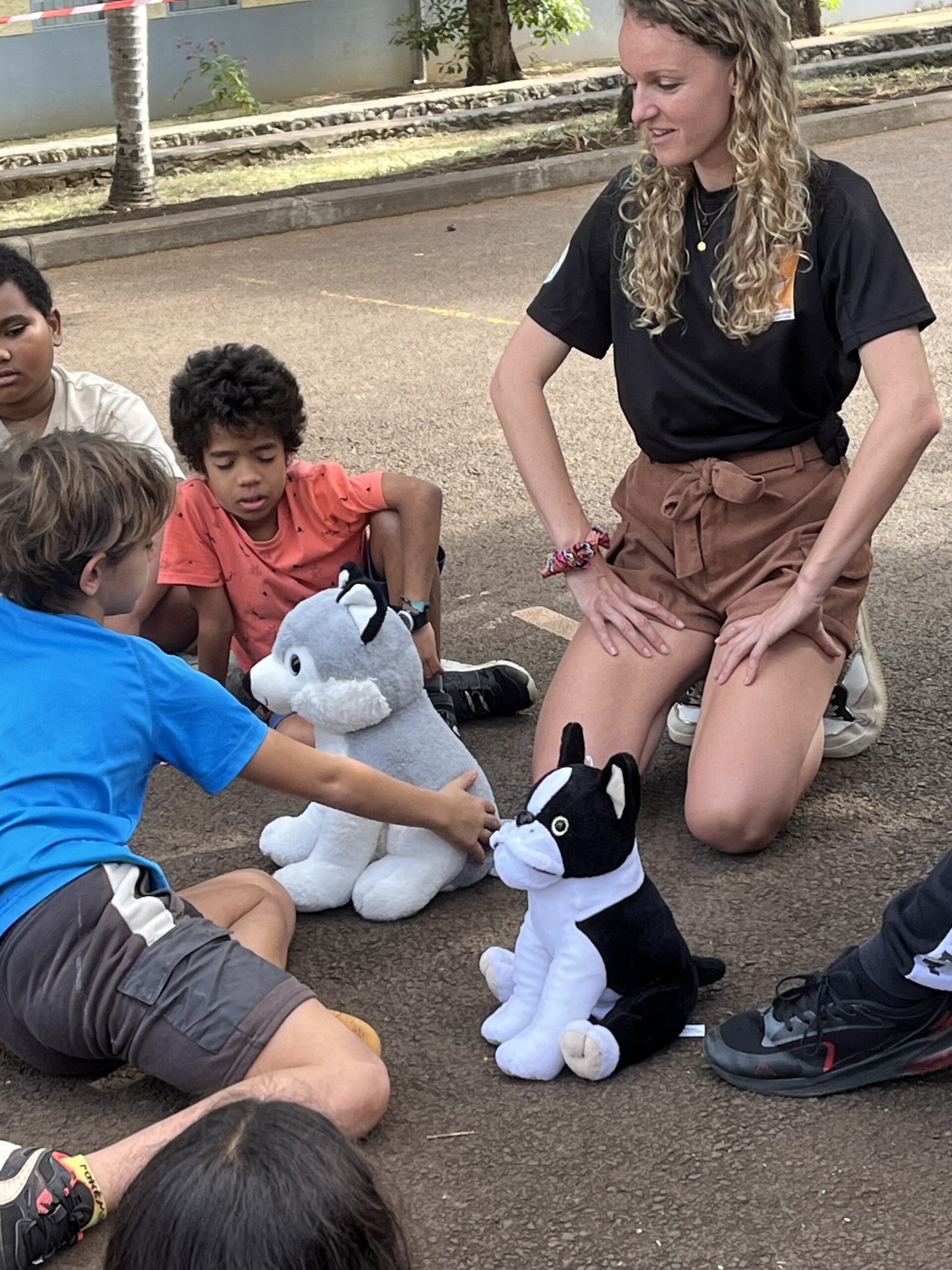 4.caresser_chien_flancs