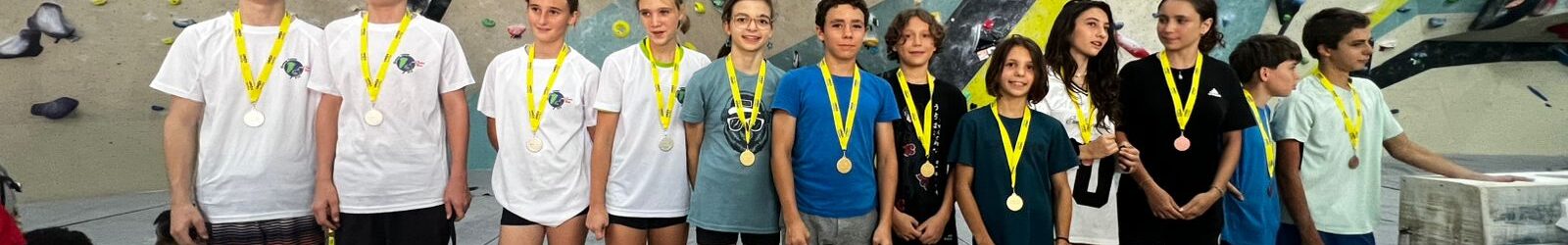 Escalade en BLOC : L’équipe de ROQUEFEUIL championne académique