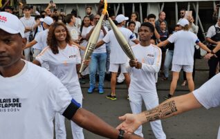 Le parcours de la flamme olympique à Saint-Pierre à la Réunion #Paris2024 – Collège Les Tamarins