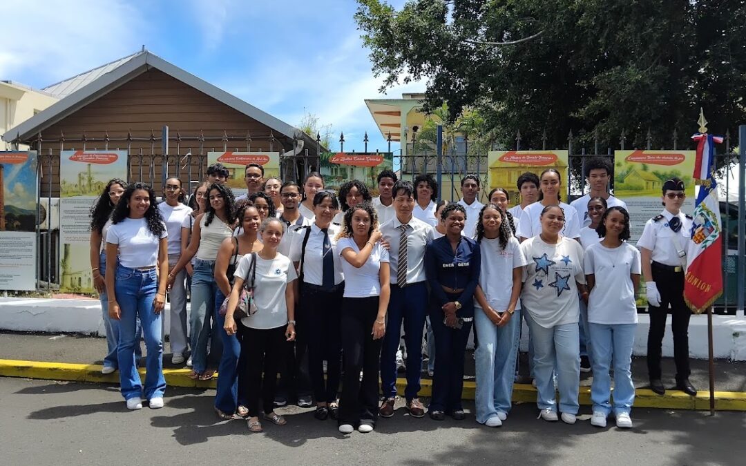 Nos élèves au cœur de la cérémonie du 11 novembre à Sainte-Suzanne