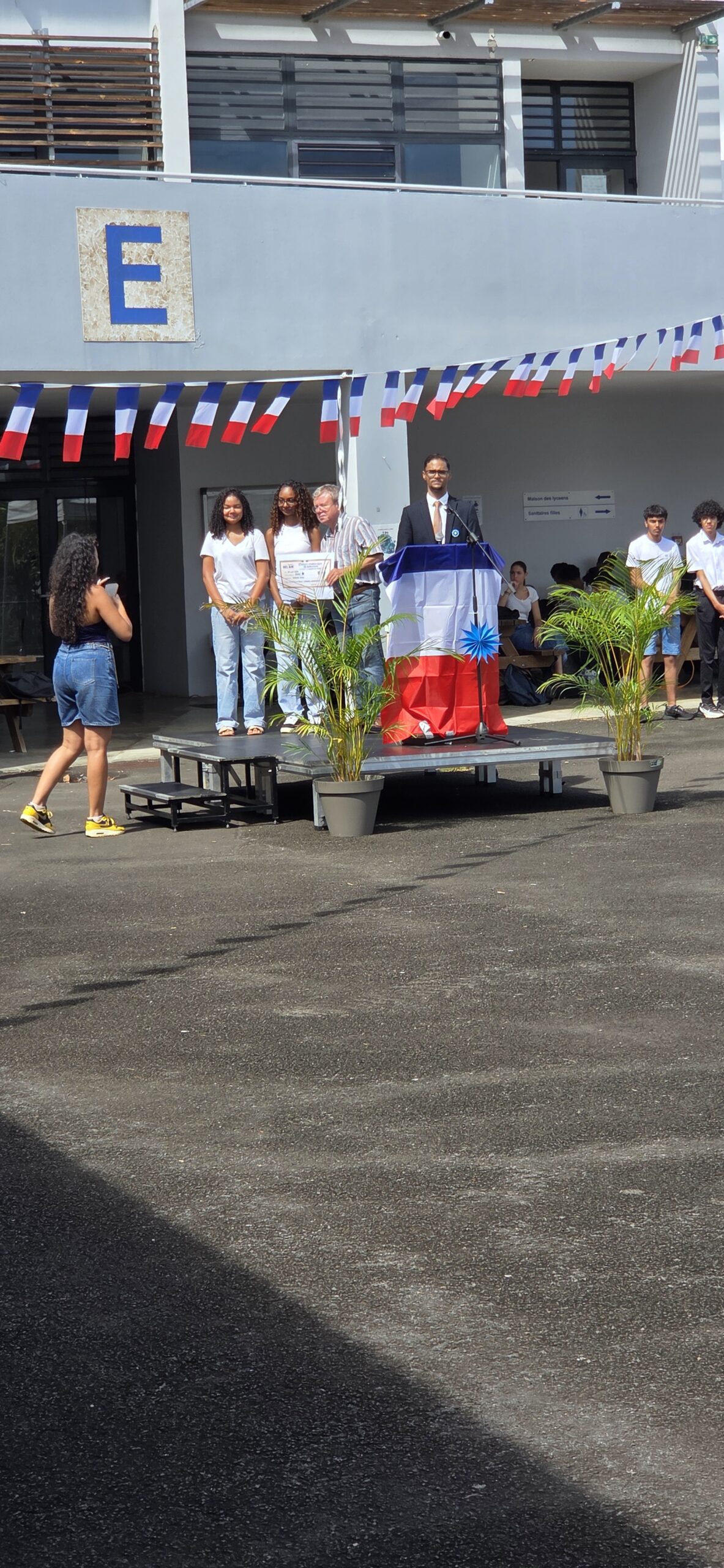 Kenjee, Maître de cérémonie