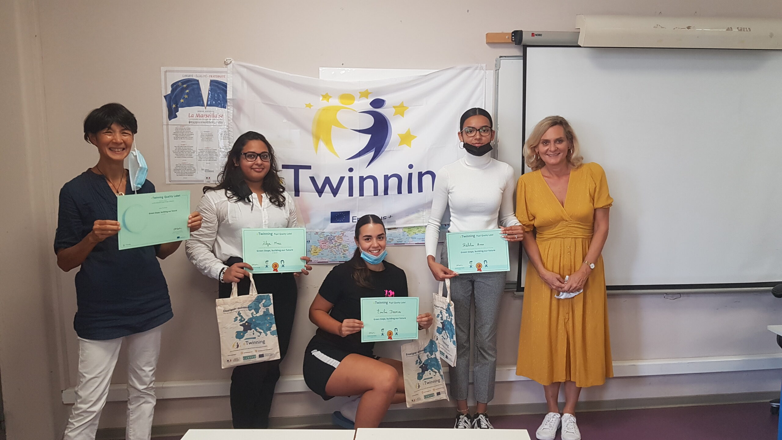 Projet eTwinning : Félicitations à Râbiha AMAD, Emilie DESPIAU et Alya MALL
