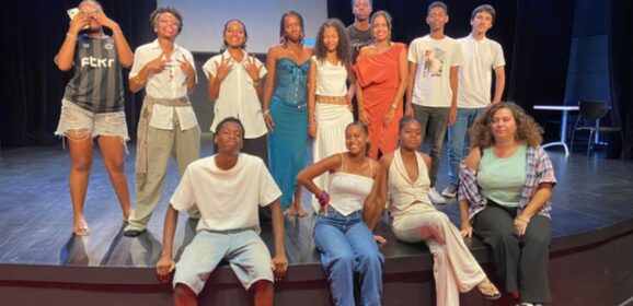 Une aventure théâtrale entre création et réinvention : les élèves germanistes du lycée Jean Hinglo sur scène