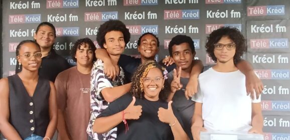 Les élèves de l’atelier WebTV du lycée enregistrent leur émission
