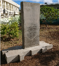 Stèle en béton pour les 50 ans du collège Leconte Delisle