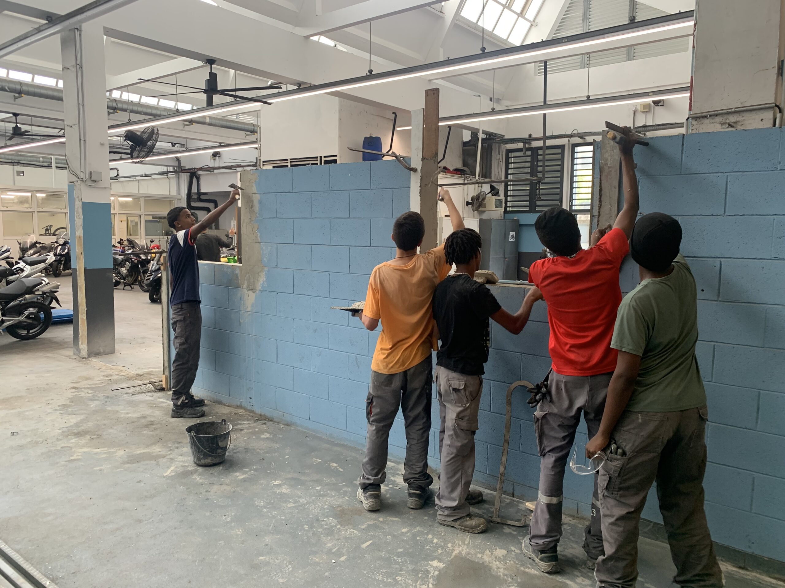 2ème et dernière journée du Chantier École pour les 1ères années de CAP Maçonnerie organisé par le Bureau des Entreprises