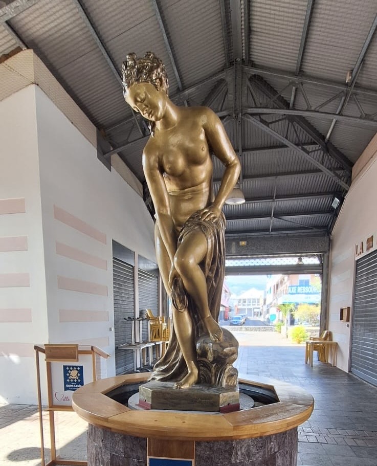 Dévoilement de la Vénus au Bain sur la place de l’ancien marché de Saint-Louis
