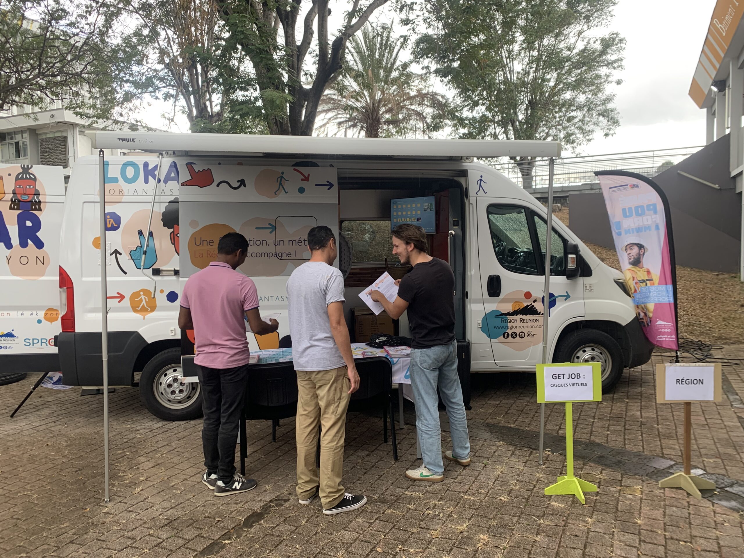 Inauguration du fourgon « Lokar Loriantasyon »