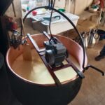 Chaudron contenant du lait pour faire du fromage