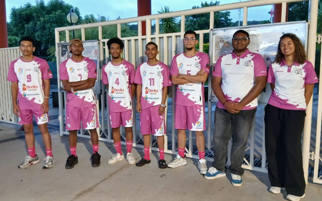 L&rsquo;équipe des garçons championne de l&rsquo;U.N.S.S. volley de La Réunion